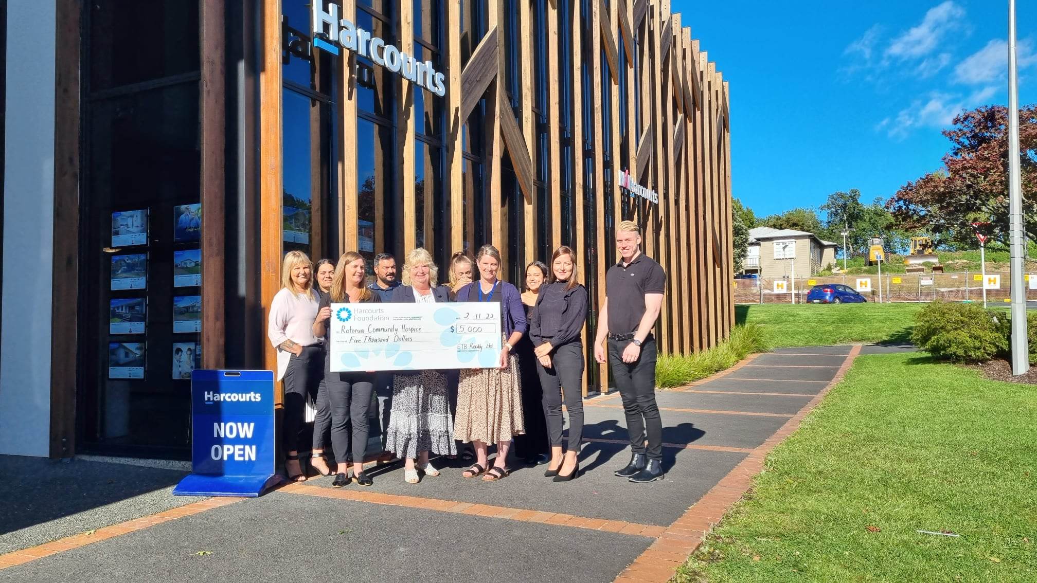 Harcourts ETB Realty and Rotorua Community Hospice make a formidable
